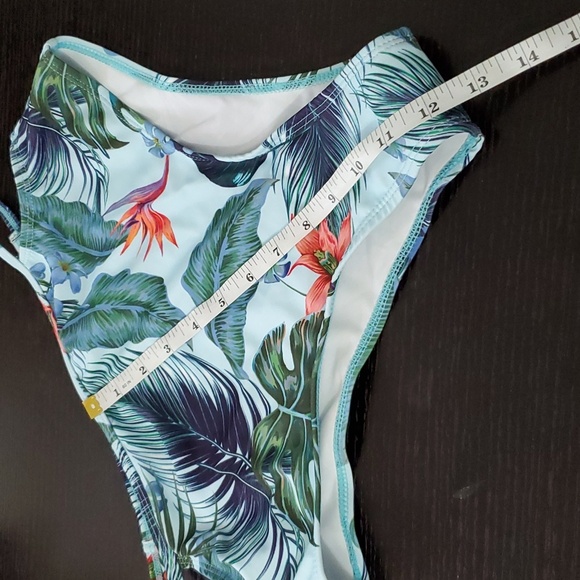 💙4/$20 Tropical Bikini Bottoms - Picture 7 of 7